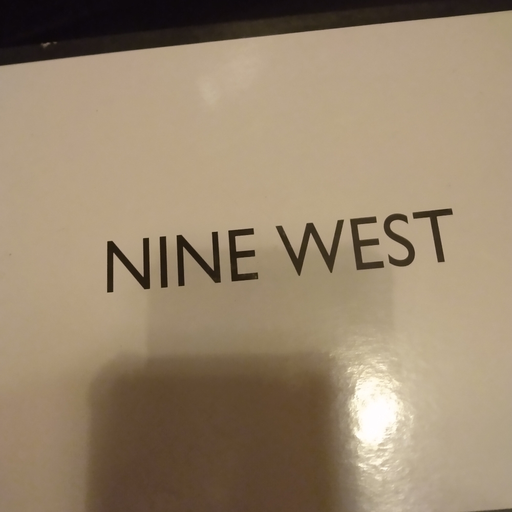 Nine West women's heels excellent condition new never been warn